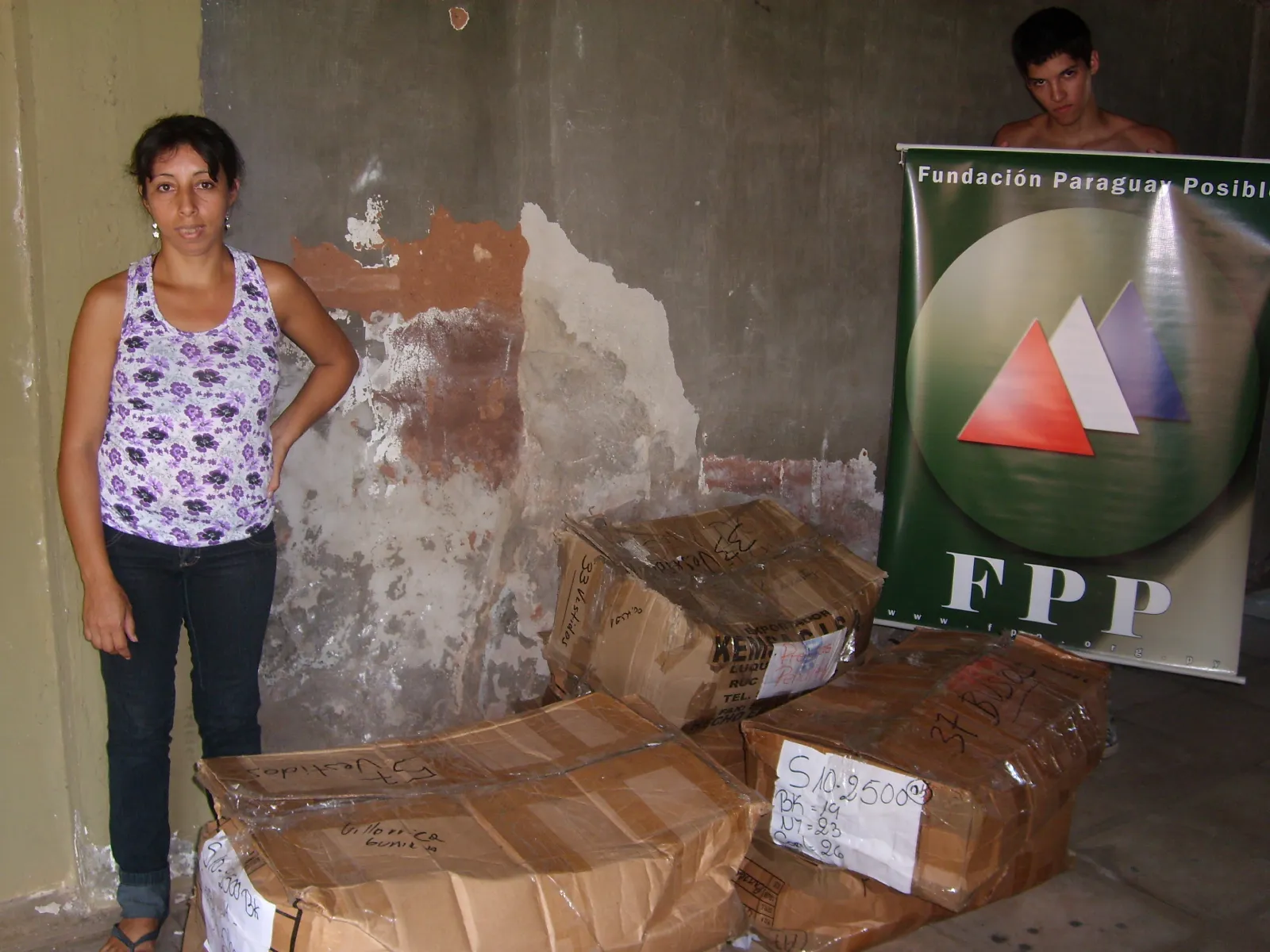 Donación de ropa a Comisión de Mujeres