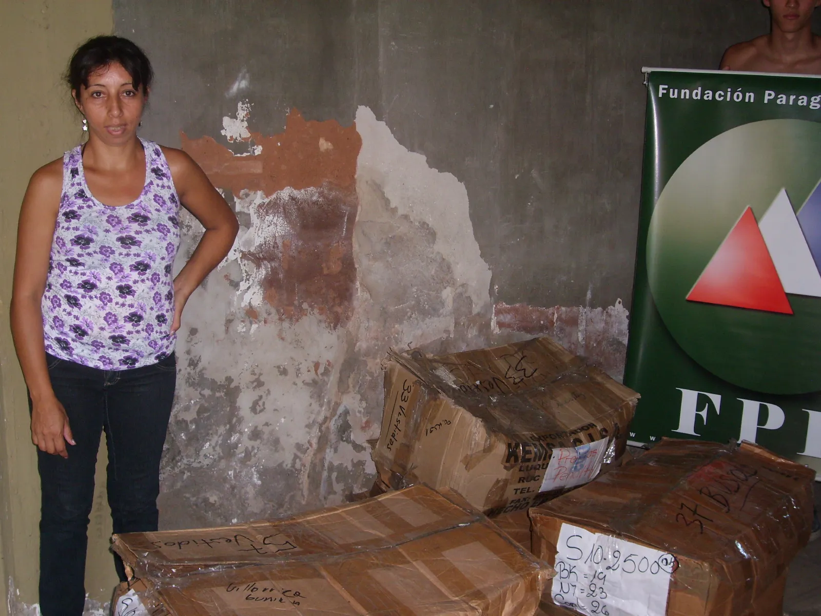 Donación de ropa a Comisión de Mujeres